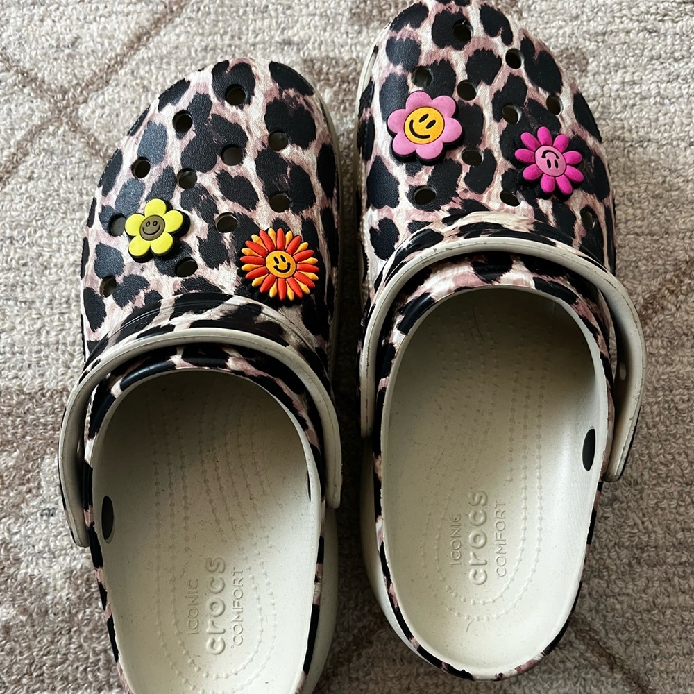 Women’s crocs
